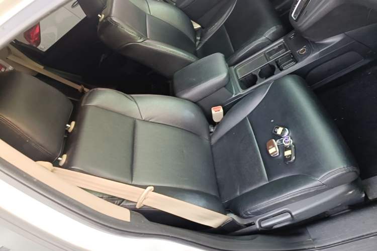 Used Honda CR-V 2015 2.0L two-wheel drive Fashion Edition Right Front Seat