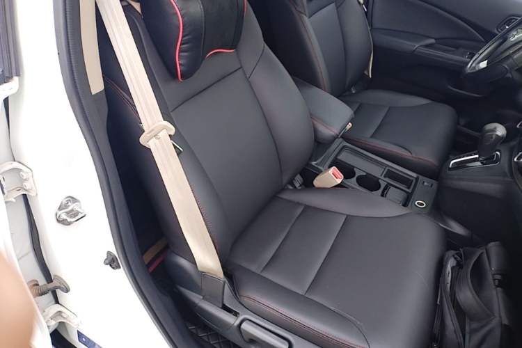 Used Honda CR-V 2015 2.0L two-wheel drive Fashion Edition Right Front Seat