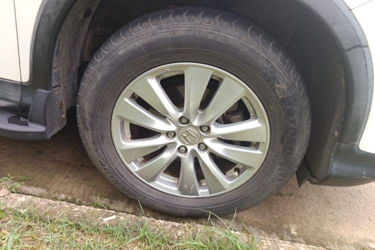 Used Honda CR-V 2015 2.0L two-wheel drive Fashion Edition Right Front Wheel Hub