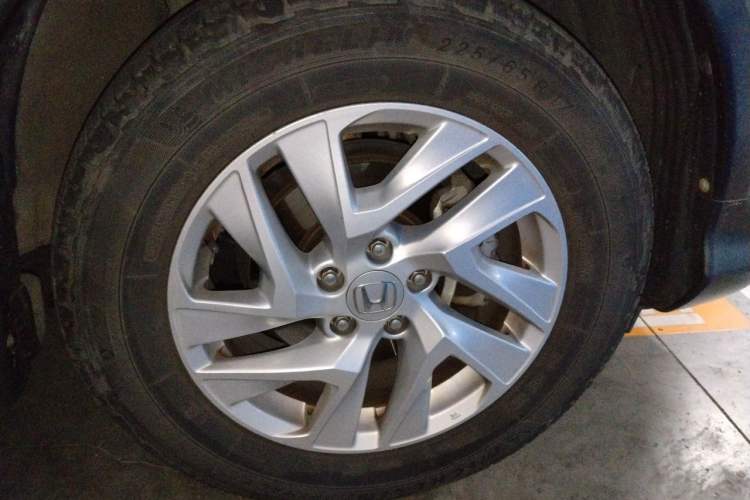 Used Honda CR-V 2015 2.4L two-wheel drive luxury version Right Front Wheel Hub