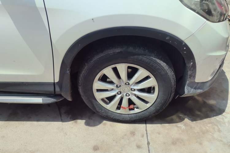 Used Honda CR-V 2015 2.0L two-wheel drive Fashion Edition Right Front Wheel Hub