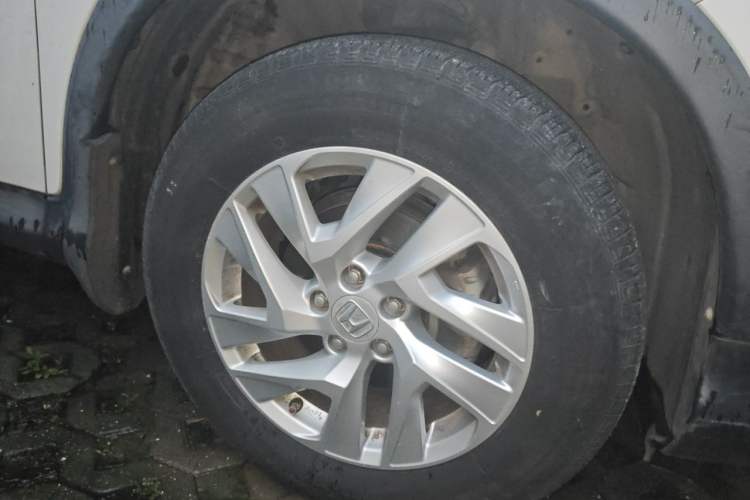 Used Honda CR-V 2015 2.4L two-wheel drive luxury version Right Front Wheel Hub
