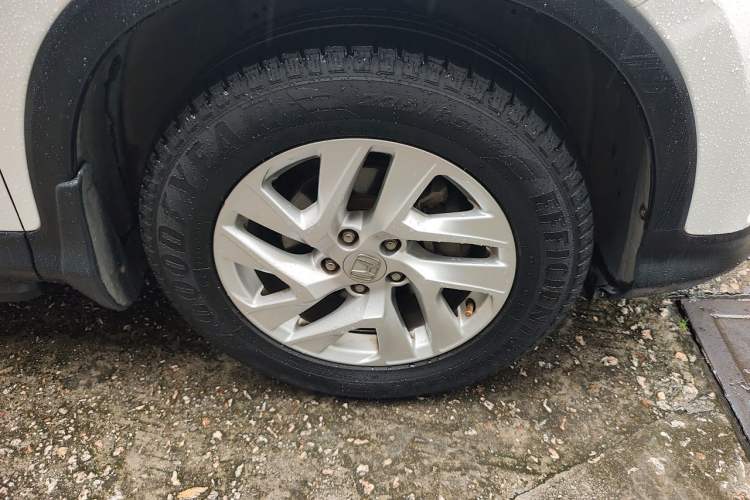 Used Honda CR-V 2015 2.4L four-wheel drive luxury version Right Front Wheel Hub
