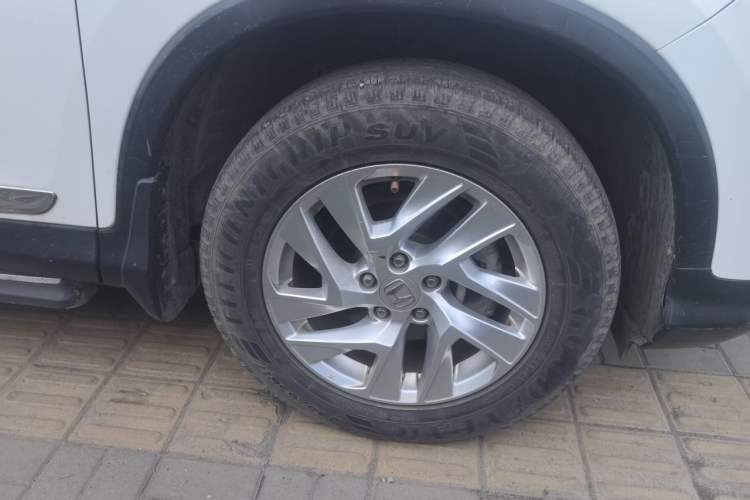 Used Honda CR-V 2015 2.4L four-wheel drive luxury version Right Front Wheel Hub