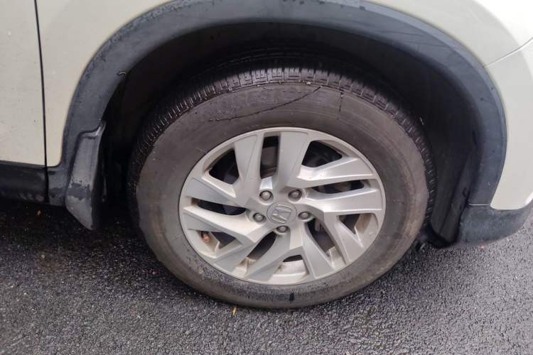 Used Honda CR-V 2015 2.4L two-wheel drive luxury version Right Front Wheel Hub