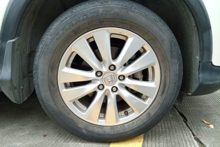 Used Honda CR-V 2015 2.0L two-wheel drive Fashion Edition Right Front Wheel Hub
