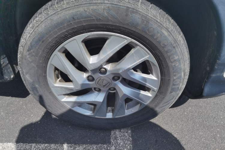 Used Honda CR-V 2015 2.4L two-wheel drive luxury version Right Front Wheel Hub