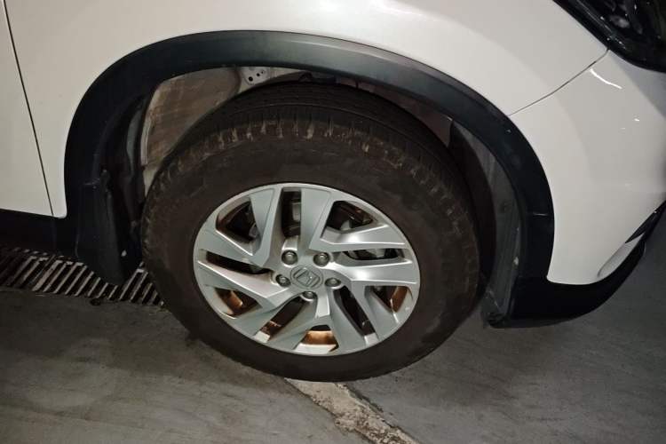Used Honda CR-V 2015 2.4L two-wheel drive luxury version Right Front Wheel Hub