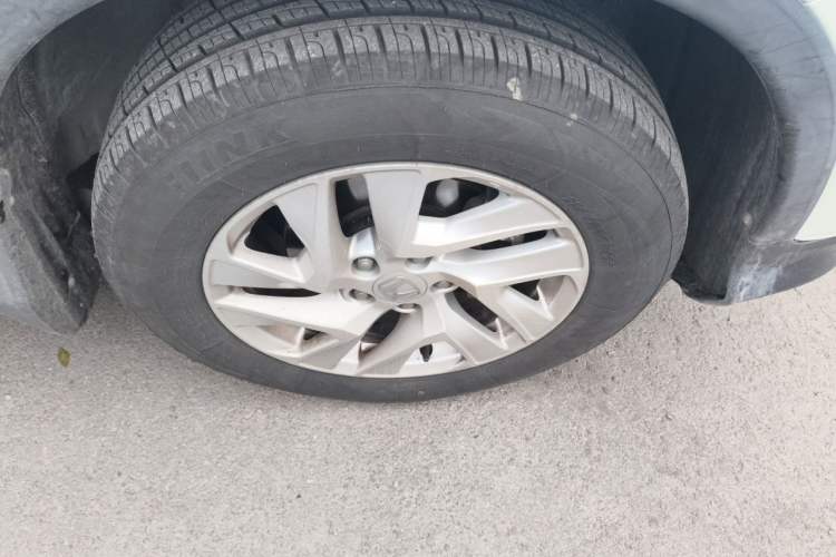 Used Honda CR-V 2015 2.4L two-wheel drive luxury version Right Front Wheel Hub