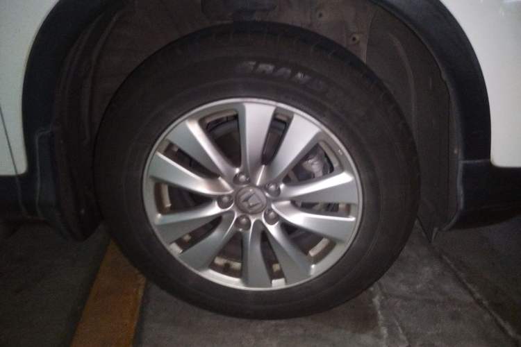 Used Honda CR-V 2015 2.0L two-wheel drive Fashion Edition Right Front Wheel Hub