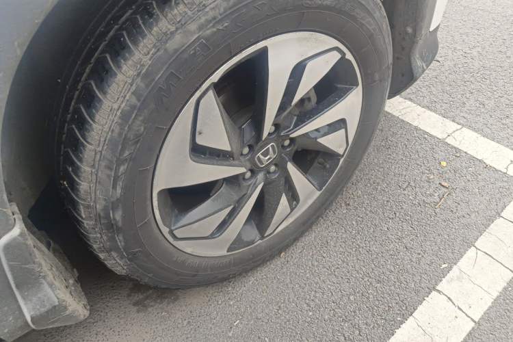 Used Honda CR-V 2015 2.4L Four-Wheel Drive Prestige Edition Right Front Wheel Hub