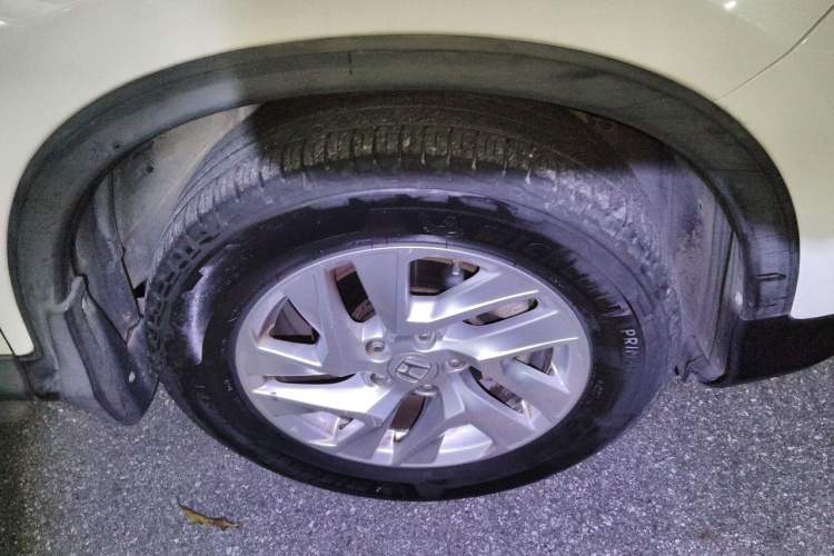 Used Honda CR-V 2015 2.4L two-wheel drive luxury version Right Front Wheel Hub