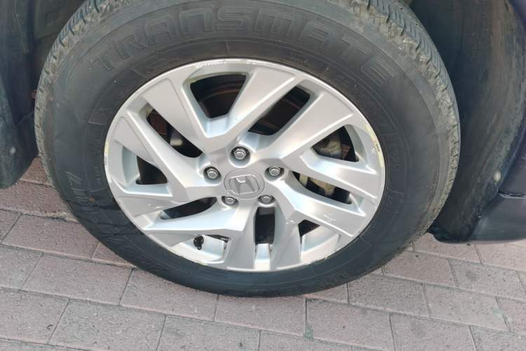 Used Honda CR-V 2015 2.4L four-wheel drive luxury version Right Front Wheel Hub
