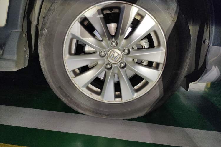 Used Honda CR-V 2015 2.0L two-wheel drive urban version Right Front Wheel Hub