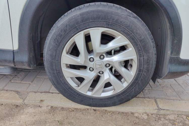 Used Honda CR-V 2015 2.4L two-wheel drive luxury version Right Front Wheel Hub