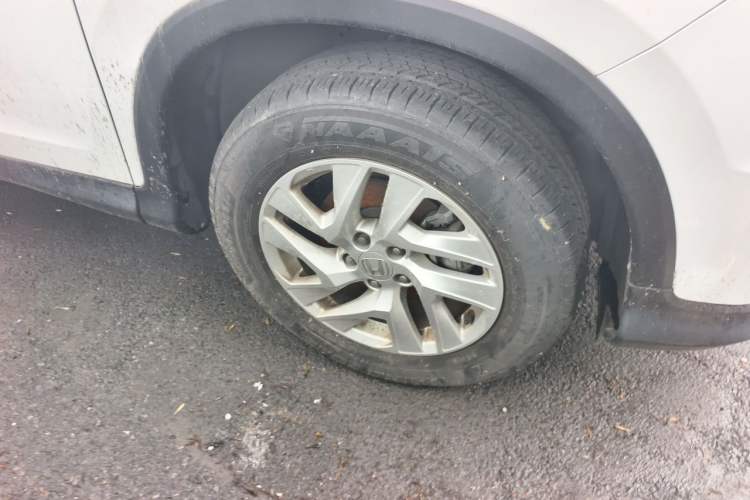 Used Honda CR-V 2015 2.4L two-wheel drive luxury version Right Front Wheel Hub