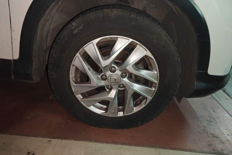 Used Honda CR-V 2015 2.4L two-wheel drive luxury version Right Front Wheel Hub