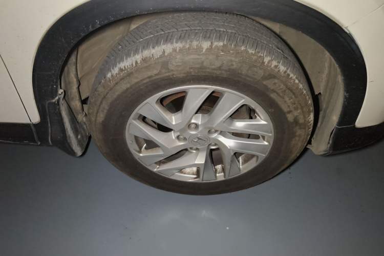 Used Honda CR-V 2015 2.4L four-wheel drive luxury version Right Front Wheel Hub