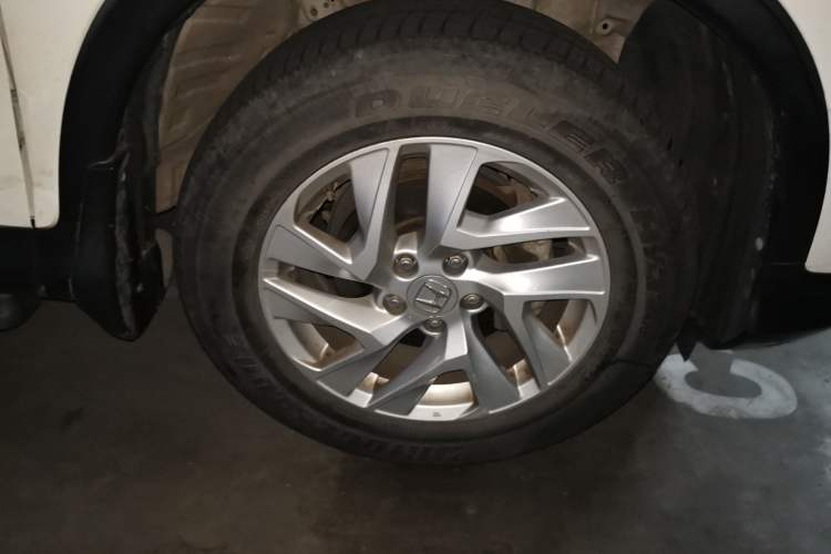 Used Honda CR-V 2015 2.4L two-wheel drive luxury version Right Front Wheel Hub
