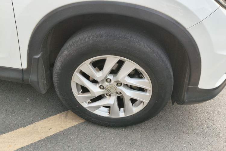 Used Honda CR-V 2015 2.4L two-wheel drive luxury version Right Front Wheel Hub