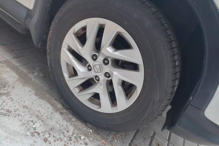 Used Honda CR-V 2015 2.4L two-wheel drive luxury version Right Front Wheel Hub