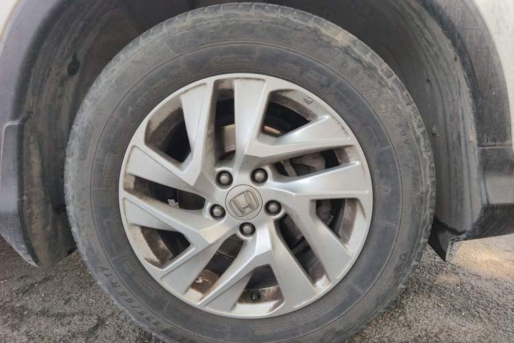 Used Honda CR-V 2015 2.4L four-wheel drive luxury version Right Front Wheel Hub