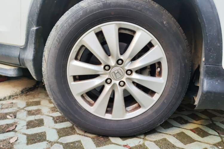 Used Honda CR-V 2015 2.0L two-wheel drive Fashion Edition Right Front Wheel Hub