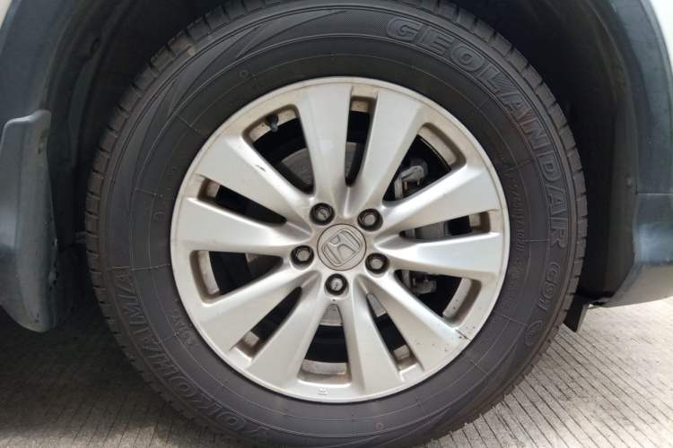 Used Honda CR-V 2015 2.0L two-wheel drive Fashion Edition Right Front Wheel Hub