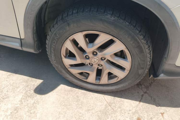Used Honda CR-V 2015 2.4L two-wheel drive luxury version Right Front Wheel Hub