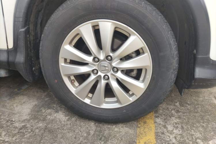 Used Honda CR-V 2015 2.0L two-wheel drive Fashion Edition Right Front Wheel Hub