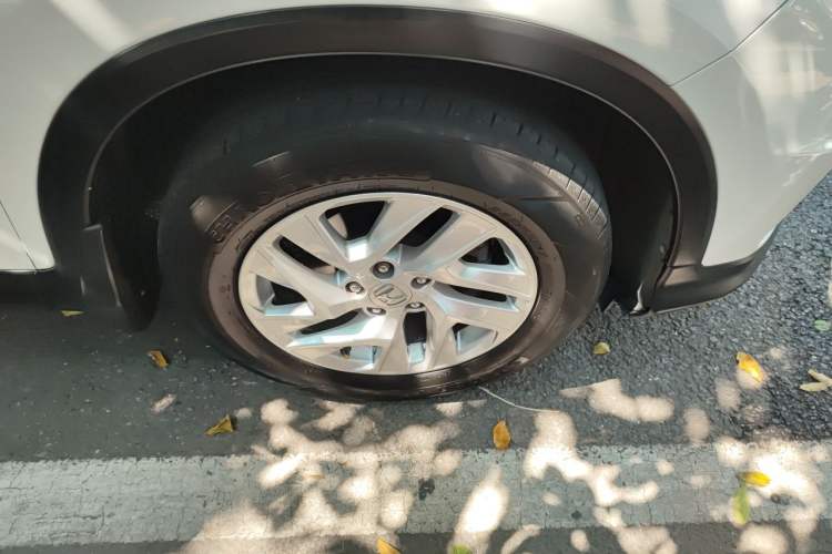 Used Honda CR-V 2015 2.4L two-wheel drive luxury version Right Front Wheel Hub