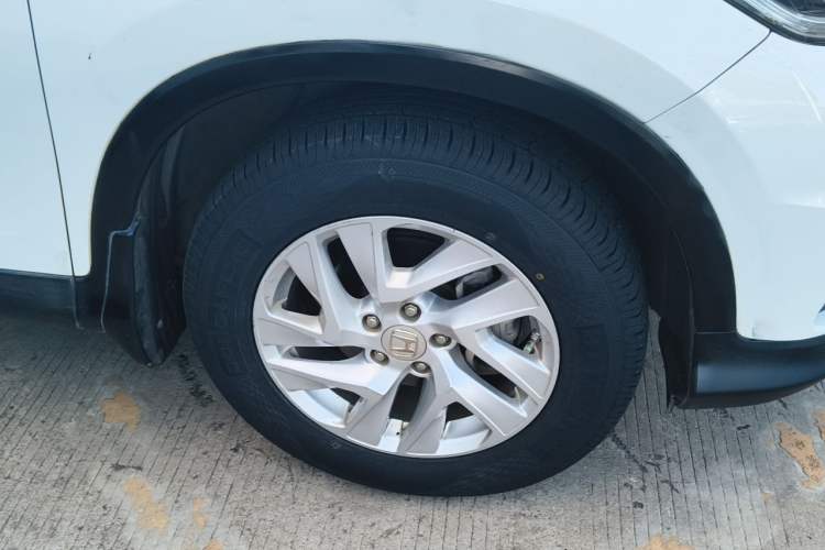 Used Honda CR-V 2015 2.4L two-wheel drive luxury version Right Front Wheel Hub