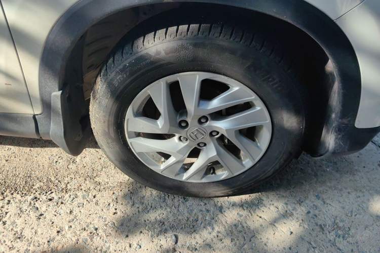 Used Honda CR-V 2015 2.4L four-wheel drive luxury version Right Front Wheel Hub