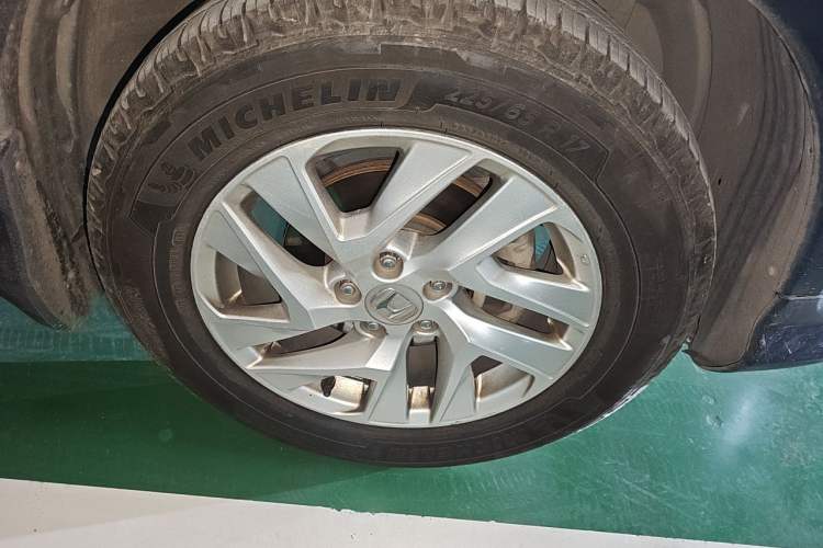 Used Honda CR-V 2015 2.4L four-wheel drive luxury version Right Front Wheel Hub