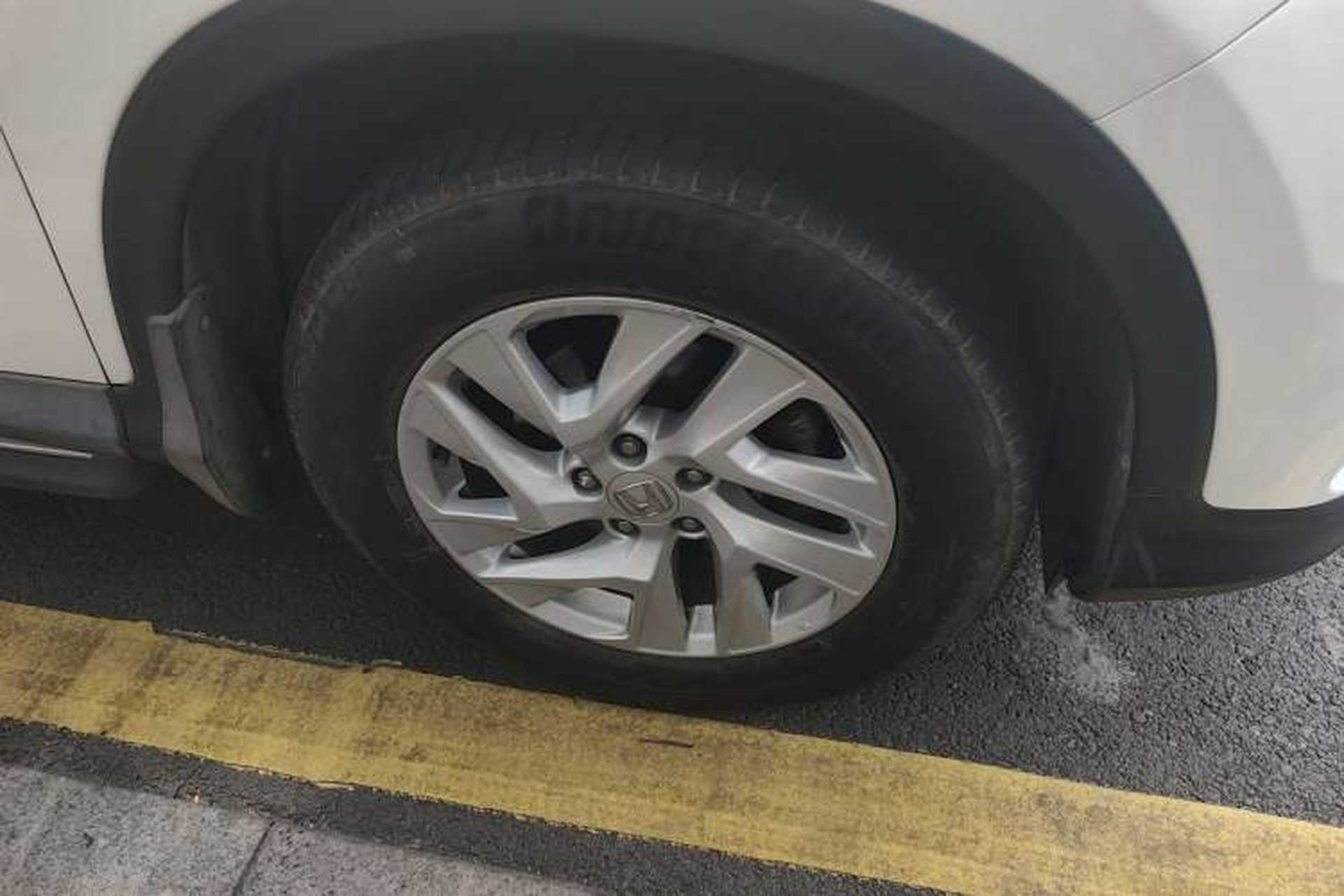 Used Honda CR-V 2015 2.4L two-wheel drive luxury version Right Front Wheel Hub