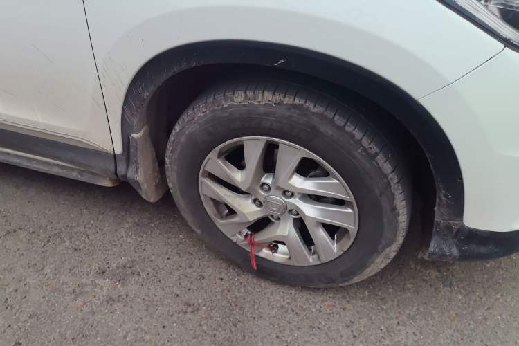 Used Honda CR-V 2015 2.4L two-wheel drive luxury version Right Front Wheel Hub