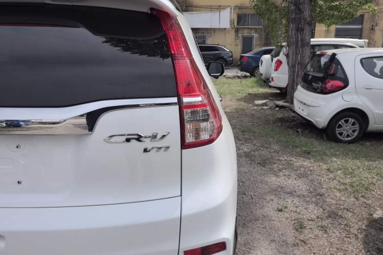 Used Honda CR-V 2015 2.4L two-wheel drive luxury version Right Rear Taillight