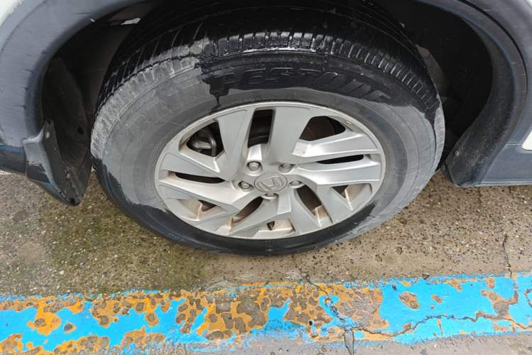 Used Honda CR-V 2015 2.4L two-wheel drive luxury version Right Rear Wheel Hub