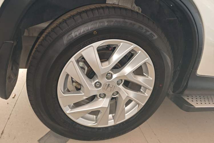 Used Honda CR-V 2015 2.4L two-wheel drive luxury version Right Rear Wheel Hub