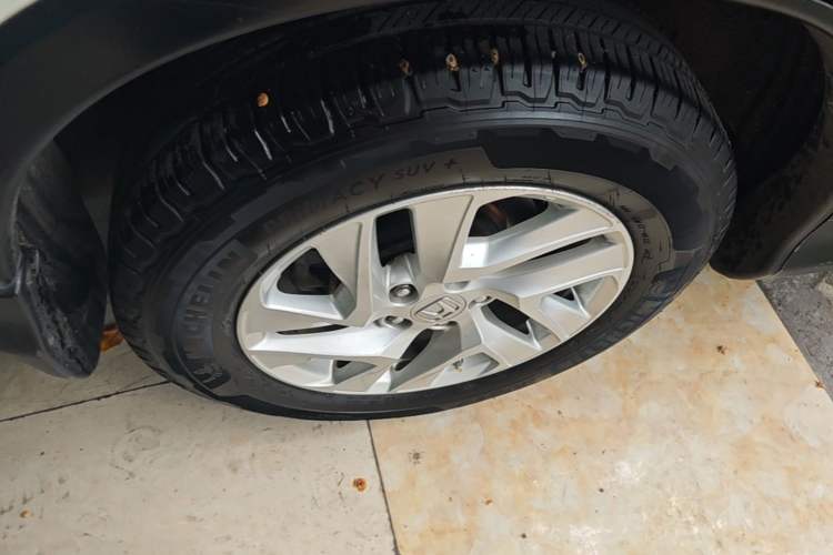 Used Honda CR-V 2015 2.4L two-wheel drive luxury version Right Rear Wheel Hub