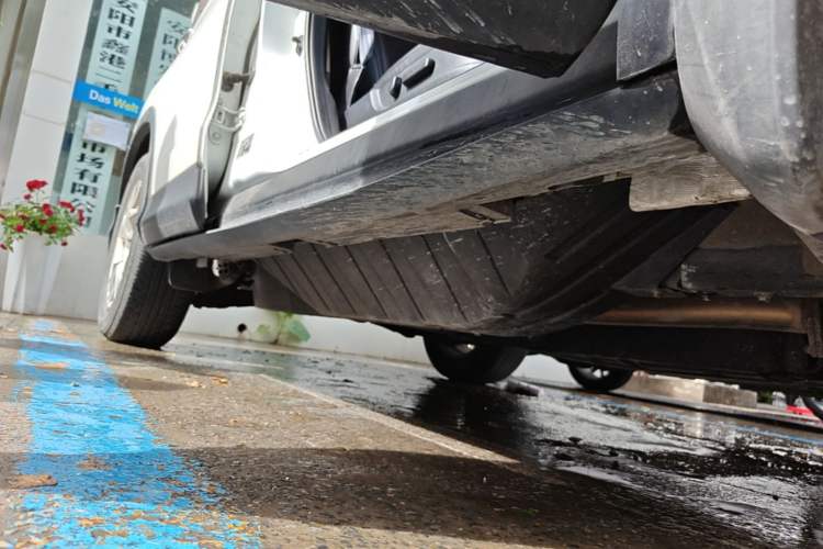 Used Honda CR-V 2015 2.4L two-wheel drive luxury version Right Side Sill