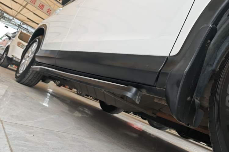 Used Honda CR-V 2015 2.0L two-wheel drive Fashion Edition Right Side Sill