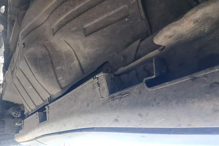 Used Honda CR-V 2015 2.0L two-wheel drive urban version Right Side Sill