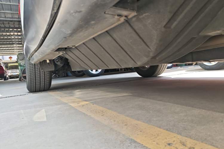 Used Honda CR-V 2015 2.4L two-wheel drive luxury version Right Side Sill