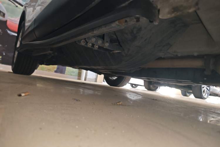 Used Honda CR-V 2015 2.4L two-wheel drive luxury version Right Side Sill