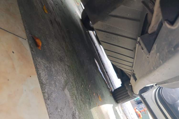 Used Honda CR-V 2015 2.4L two-wheel drive luxury version Right Side Sill