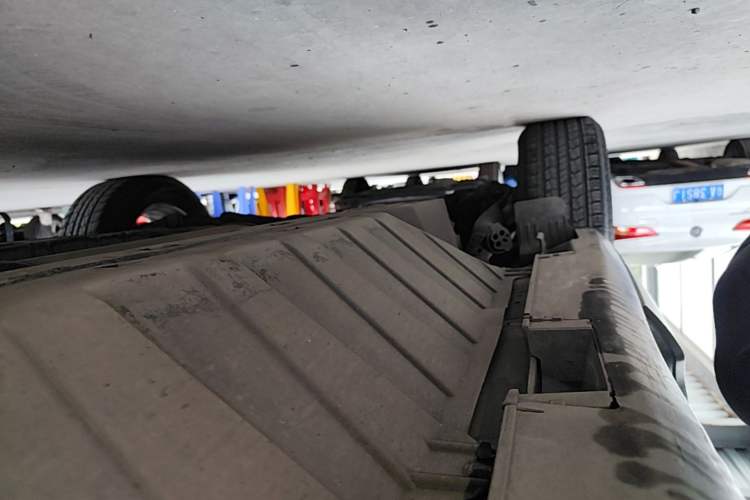 Used Honda CR-V 2015 2.4L two-wheel drive luxury version Right Side Sill
