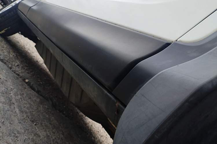 Used Honda CR-V 2015 2.0L two-wheel drive Fashion Edition Right Side Sill