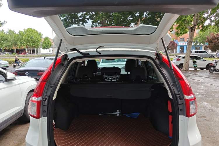 Used Honda CR-V 2015 2.4L two-wheel drive luxury version Trunk
