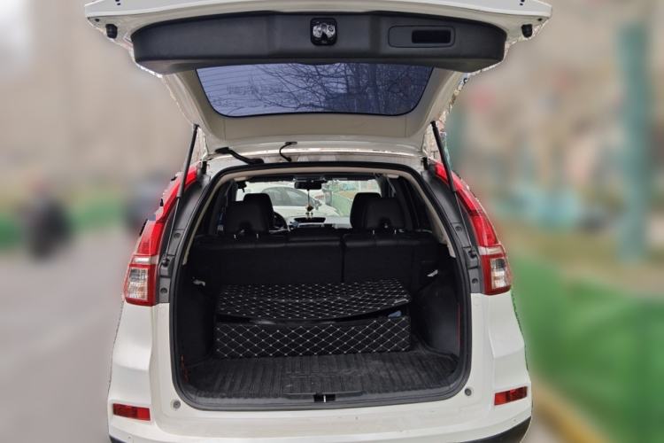Used Honda CR-V 2015 2.4L two-wheel drive luxury version Trunk